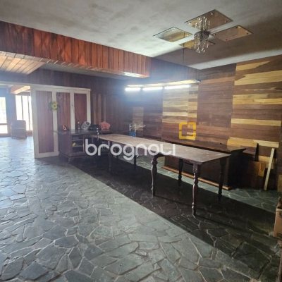 Casa com 315m², 4 quartos (sendo 2 suítes), 2 garagens, no bairro Cachoeira do Bom Jesus em Florianópolis