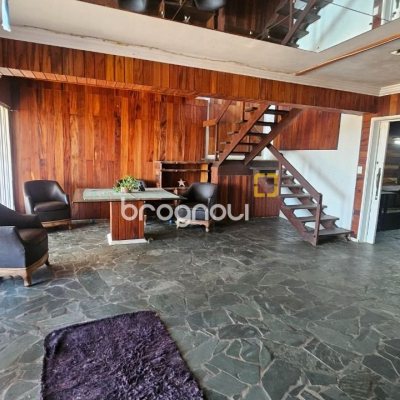Casa com 315m², 4 quartos (sendo 2 suítes), 2 garagens, no bairro Cachoeira do Bom Jesus em Florianópolis
