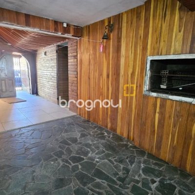 Casa com 315m², 4 quartos (sendo 2 suítes), 2 garagens, no bairro Cachoeira do Bom Jesus em Florianópolis