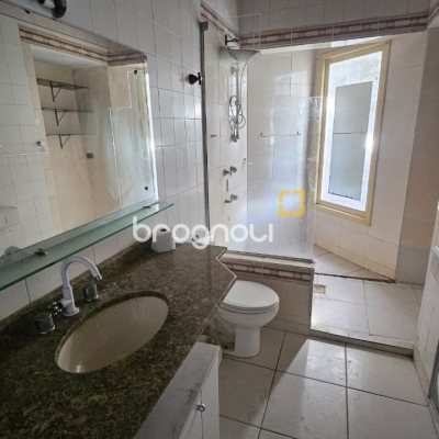 Casa com 315m², 4 quartos (sendo 2 suítes), 2 garagens, no bairro Cachoeira do Bom Jesus em Florianópolis