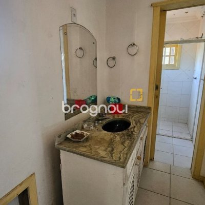Casa com 315m², 4 quartos (sendo 2 suítes), 2 garagens, no bairro Cachoeira do Bom Jesus em Florianópolis