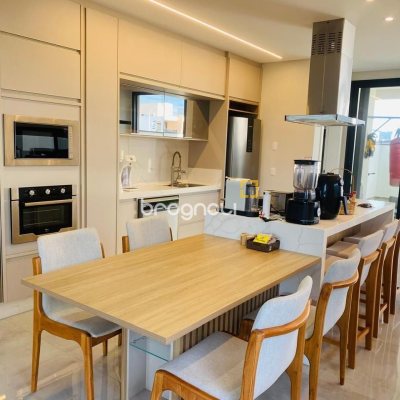 Casa com 160m², 3 quartos (sendo 1 suíte), 2 garagens, no bairro Campeche em Florianópolis