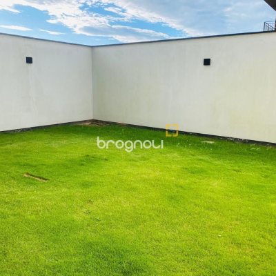Casa com 160m², 3 quartos (sendo 1 suíte), 2 garagens, no bairro Campeche em Florianópolis