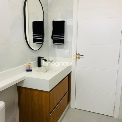 Casa com 160m², 3 quartos (sendo 1 suíte), 2 garagens, no bairro Campeche em Florianópolis