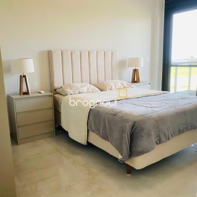 Casa com 160m², 3 quartos (sendo 1 suíte), 2 garagens, no bairro Campeche em Florianópolis