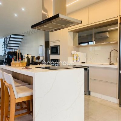 Casa com 160m², 3 quartos (sendo 1 suíte), 2 garagens, no bairro Campeche em Florianópolis