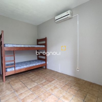 Casa com 257m², 5 quartos (sendo 2 suítes), 2 garagens, no bairro Cachoeira do Bom Jesus em Florianópolis