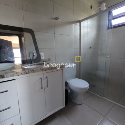 Casa com 257m², 5 quartos (sendo 2 suítes), 2 garagens, no bairro Cachoeira do Bom Jesus em Florianópolis