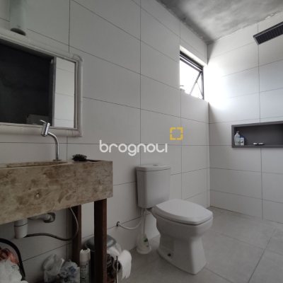 Casa com 257m², 5 quartos (sendo 2 suítes), 2 garagens, no bairro Cachoeira do Bom Jesus em Florianópolis