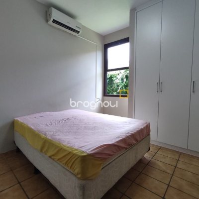 Casa com 257m², 5 quartos (sendo 2 suítes), 2 garagens, no bairro Cachoeira do Bom Jesus em Florianópolis