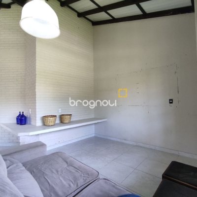Casa com 257m², 5 quartos (sendo 2 suítes), 2 garagens, no bairro Cachoeira do Bom Jesus em Florianópolis
