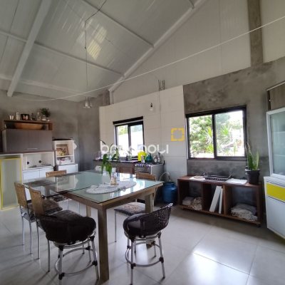 Casa com 257m², 5 quartos (sendo 2 suítes), 2 garagens, no bairro Cachoeira do Bom Jesus em Florianópolis