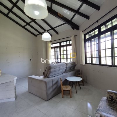 Casa com 257m², 5 quartos (sendo 2 suítes), 2 garagens, no bairro Cachoeira do Bom Jesus em Florianópolis