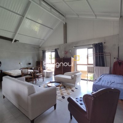 Casa com 257m², 5 quartos (sendo 2 suítes), 2 garagens, no bairro Cachoeira do Bom Jesus em Florianópolis