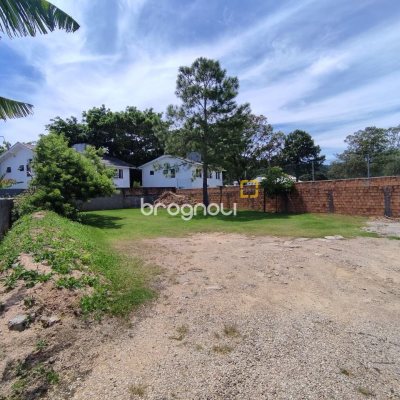 Casa com 257m², 5 quartos (sendo 2 suítes), 2 garagens, no bairro Cachoeira do Bom Jesus em Florianópolis