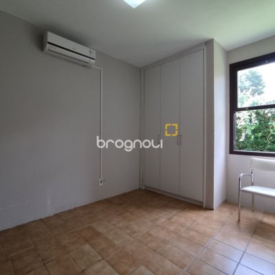 Casa com 257m², 5 quartos (sendo 2 suítes), 2 garagens, no bairro Cachoeira do Bom Jesus em Florianópolis