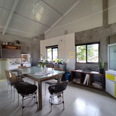Casa com 257m², 5 quartos (sendo 2 suítes), 2 garagens, no bairro Cachoeira do Bom Jesus em Florianópolis