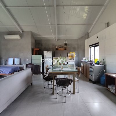 Casa com 257m², 5 quartos (sendo 2 suítes), 2 garagens, no bairro Cachoeira do Bom Jesus em Florianópolis