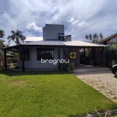 Casa com 257m², 5 quartos (sendo 2 suítes), 2 garagens, no bairro Cachoeira do Bom Jesus em Florianópolis