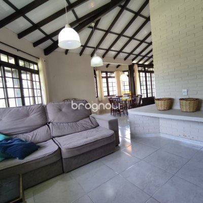 Casa com 257m², 5 quartos (sendo 2 suítes), 2 garagens, no bairro Cachoeira do Bom Jesus em Florianópolis