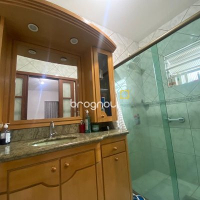 Casa com 250m², 4 quartos (sendo 1 suíte), 4 garagens, no bairro Ingleses em Florianópolis