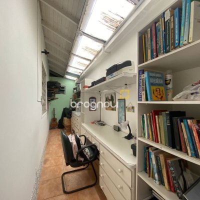 Casa com 250m², 4 quartos (sendo 1 suíte), 4 garagens, no bairro Ingleses em Florianópolis