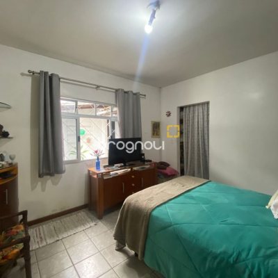 Casa com 250m², 4 quartos (sendo 1 suíte), 4 garagens, no bairro Ingleses em Florianópolis