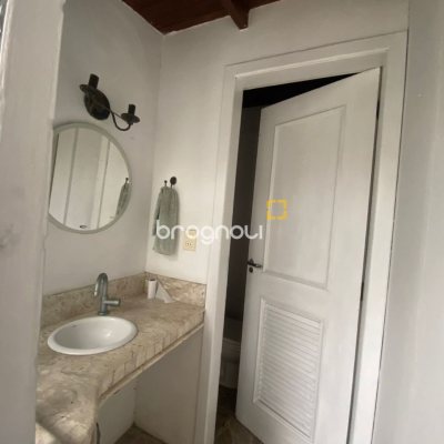 Casa com 250m², 4 quartos (sendo 1 suíte), 4 garagens, no bairro Ingleses em Florianópolis
