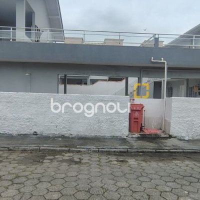 Pousada / Hotel com 253m², 10 quartos, 6 garagens, no bairro Ingleses em Florianópolis