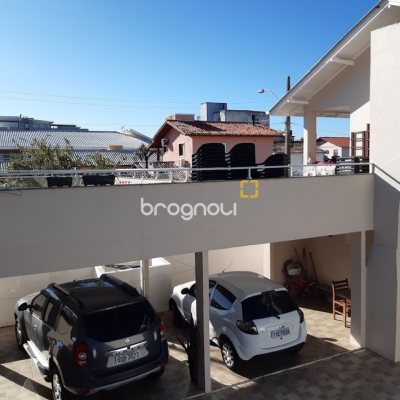 Pousada / Hotel com 253m², 10 quartos, 6 garagens, no bairro Ingleses em Florianópolis