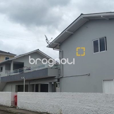 Pousada / Hotel com 253m², 10 quartos, 6 garagens, no bairro Ingleses em Florianópolis