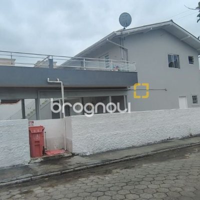 Pousada / Hotel com 253m², 10 quartos, 6 garagens, no bairro Ingleses em Florianópolis