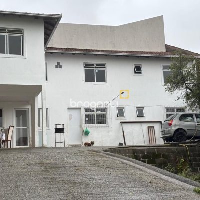 Casa com 124m², 4 quartos, 3 garagens, no bairro Areias em São José
