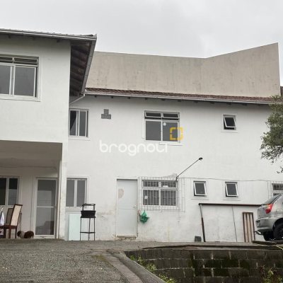Casa com 124m², 4 quartos, 3 garagens, no bairro Areias em São José