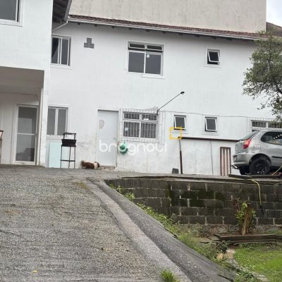 Casa com 124m², 4 quartos, 3 garagens, no bairro Areias em São José