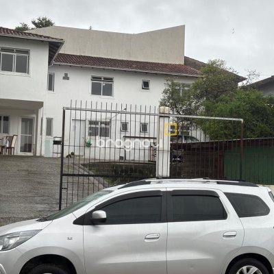 Casa com 124m², 4 quartos, 3 garagens, no bairro Areias em São José