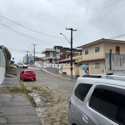 Casa com 124m², 4 quartos, 3 garagens, no bairro Areias em São José