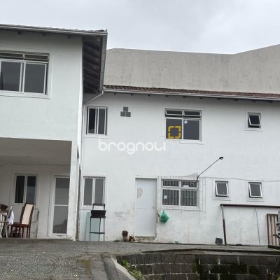 Casa com 124m², 4 quartos, 3 garagens, no bairro Areias em São José