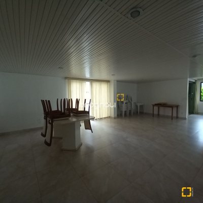 Apartamento com 55m², 2 quartos, no bairro Centro em Florianópolis
