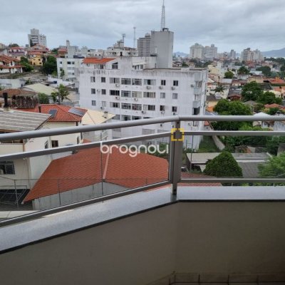 Apartamento com 100m², 3 quartos (sendo 1 suíte), 1 garagem, no bairro Capoeiras em Florianópolis