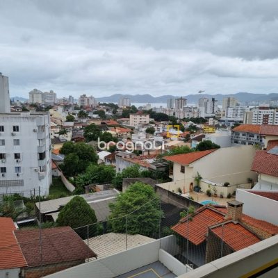 Apartamento com 100m², 3 quartos (sendo 1 suíte), 1 garagem, no bairro Capoeiras em Florianópolis