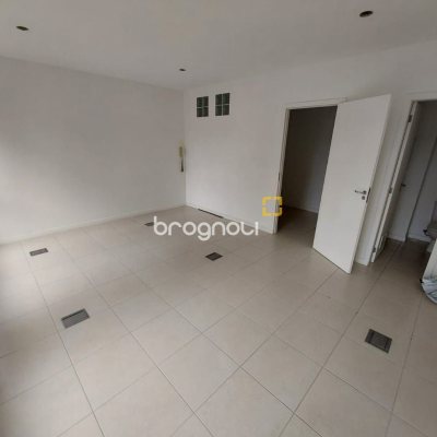 Sala com 35m², 1 garagem, no bairro Trindade em Florianópolis