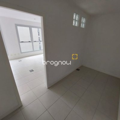 Sala com 35m², 1 garagem, no bairro Trindade em Florianópolis