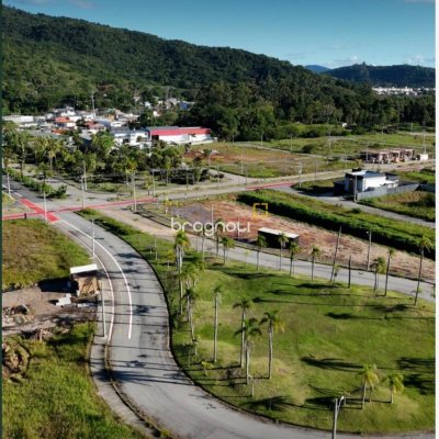 Terreno com 459m², no bairro São João do Rio Vermelho em Florianópolis