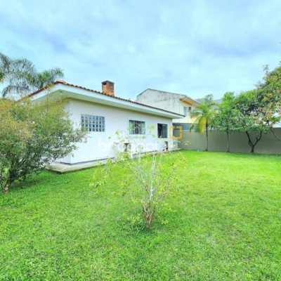 Casa com 112m², 2 quartos (sendo 1 suíte), 5 garagens, no bairro São Sebastião em Palhoça
