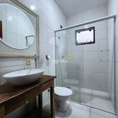 Casa com 112m², 2 quartos (sendo 1 suíte), 5 garagens, no bairro São Sebastião em Palhoça