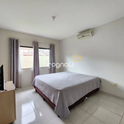 Casa com 112m², 2 quartos (sendo 1 suíte), 5 garagens, no bairro São Sebastião em Palhoça