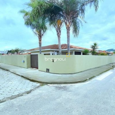 Casa com 112m², 2 quartos (sendo 1 suíte), 5 garagens, no bairro São Sebastião em Palhoça