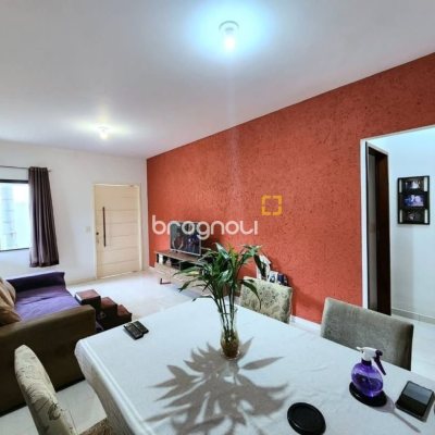 Casa com 112m², 2 quartos (sendo 1 suíte), 5 garagens, no bairro São Sebastião em Palhoça