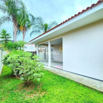 Casa com 112m², 2 quartos (sendo 1 suíte), 5 garagens, no bairro São Sebastião em Palhoça